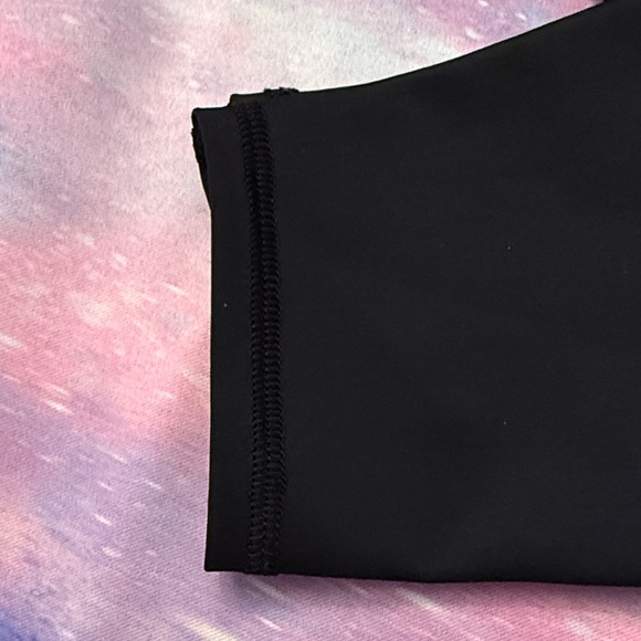 ALO Yoga Black Capris - Picture 3 of 4